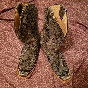 Corral boots